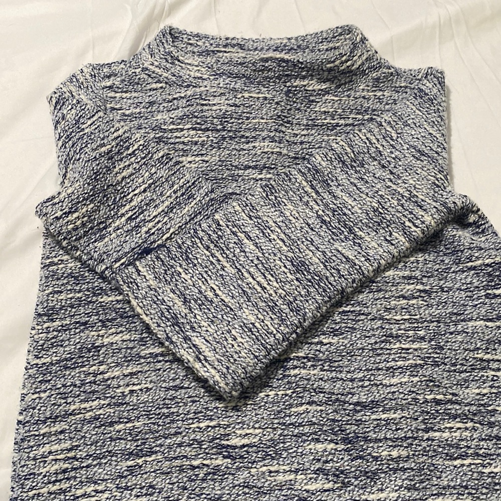 mid sleeve sweater